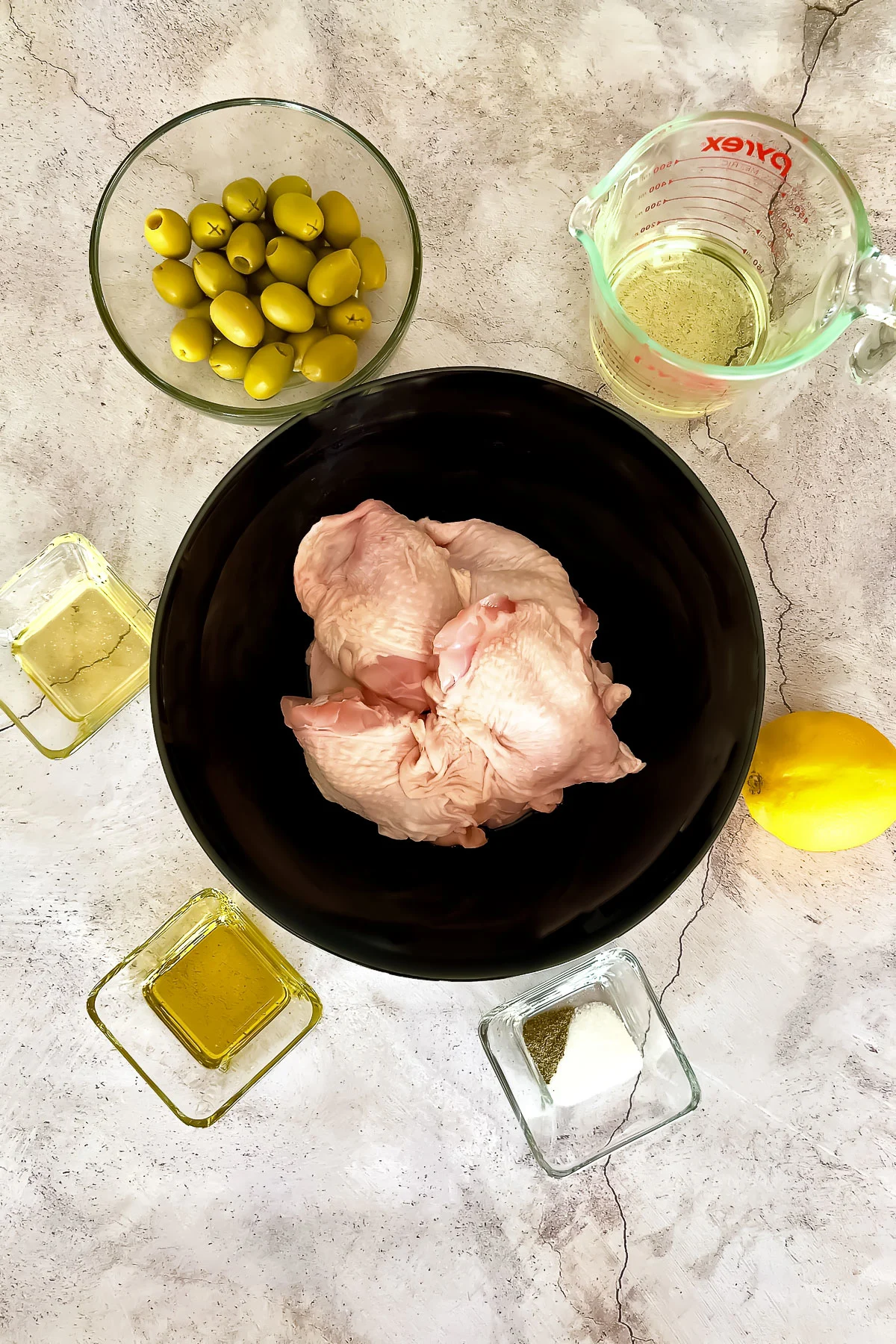 Ingredients for chicken with lemon and olives0