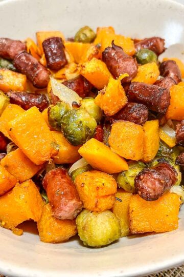 Air Fryer Sausages and Vegetables ready to serve.