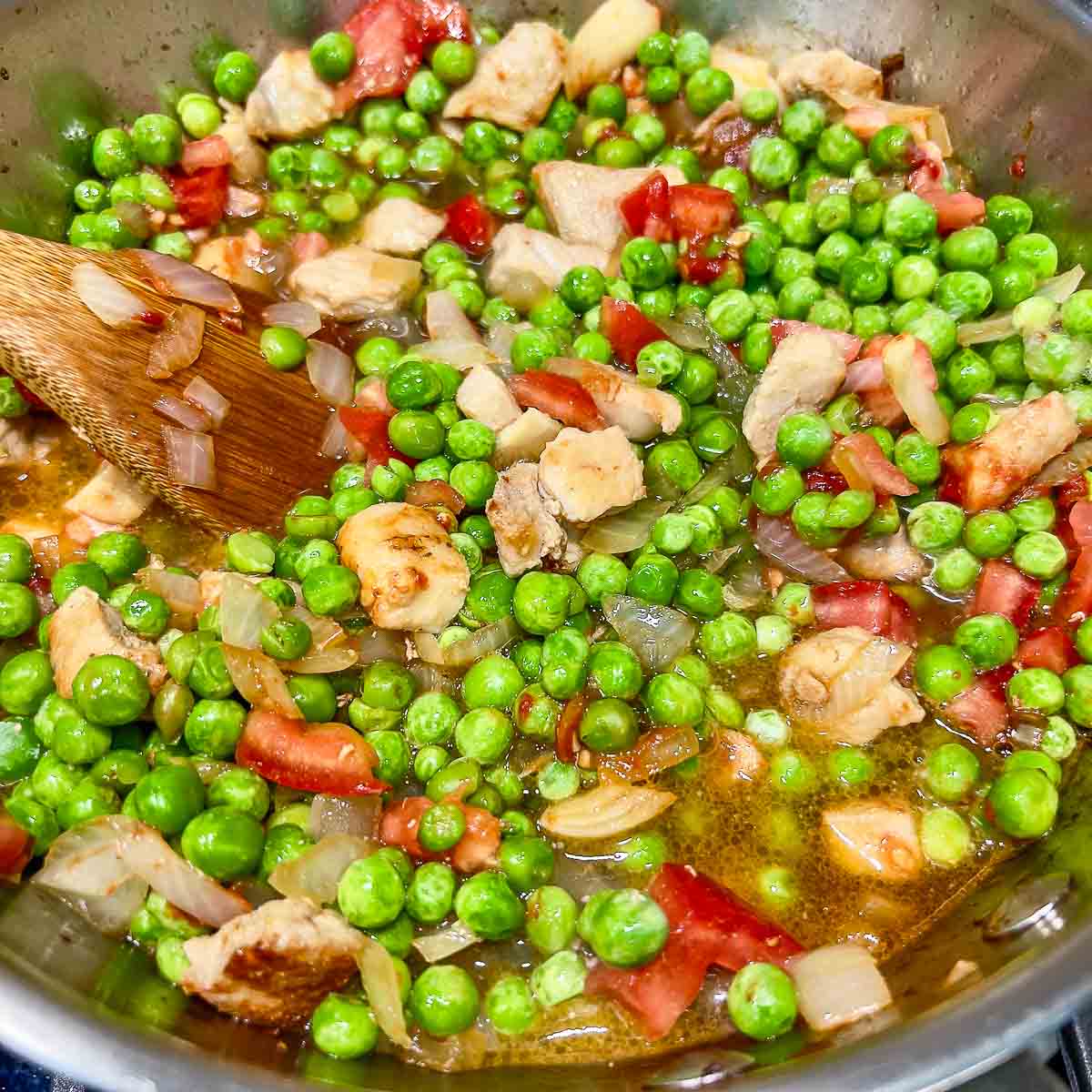 Mixed peas with meat and tomatoes.