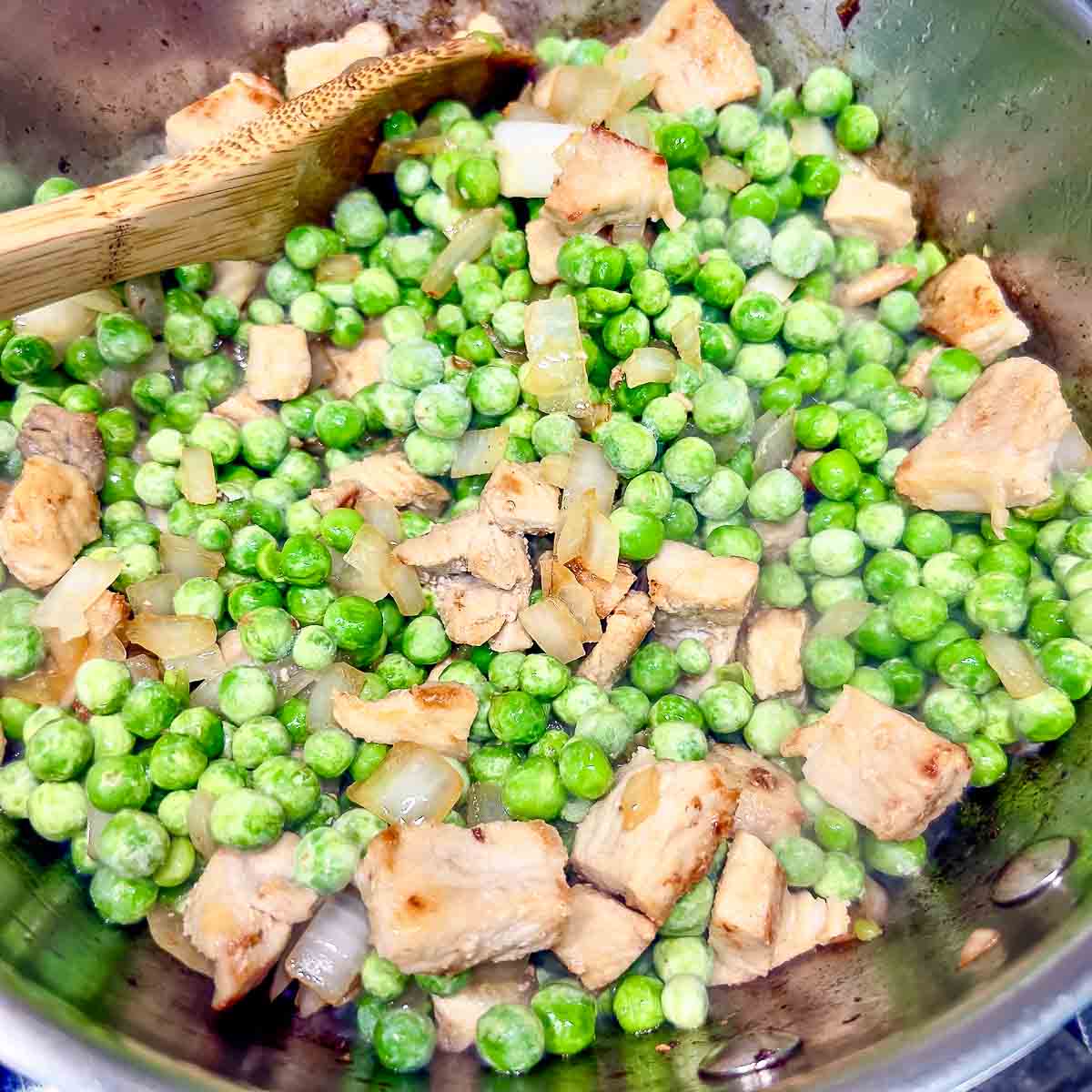 Peas added to the onions and meat.